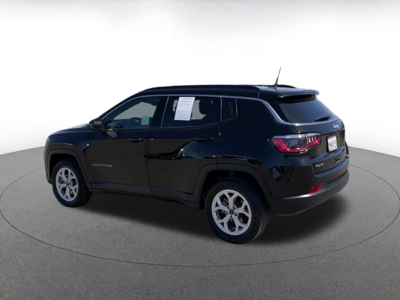 Used 2025 Jeep Compass Latitude AWD/4WD image 10
