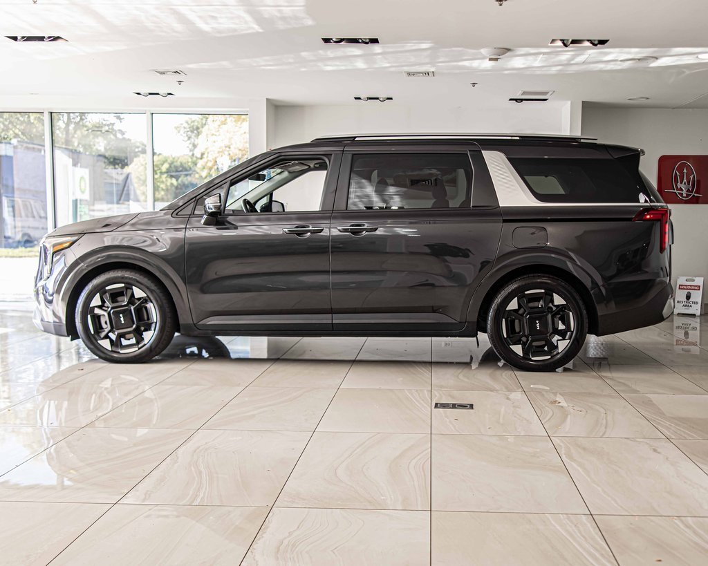 Used 2025 Kia Carnival EX image 6