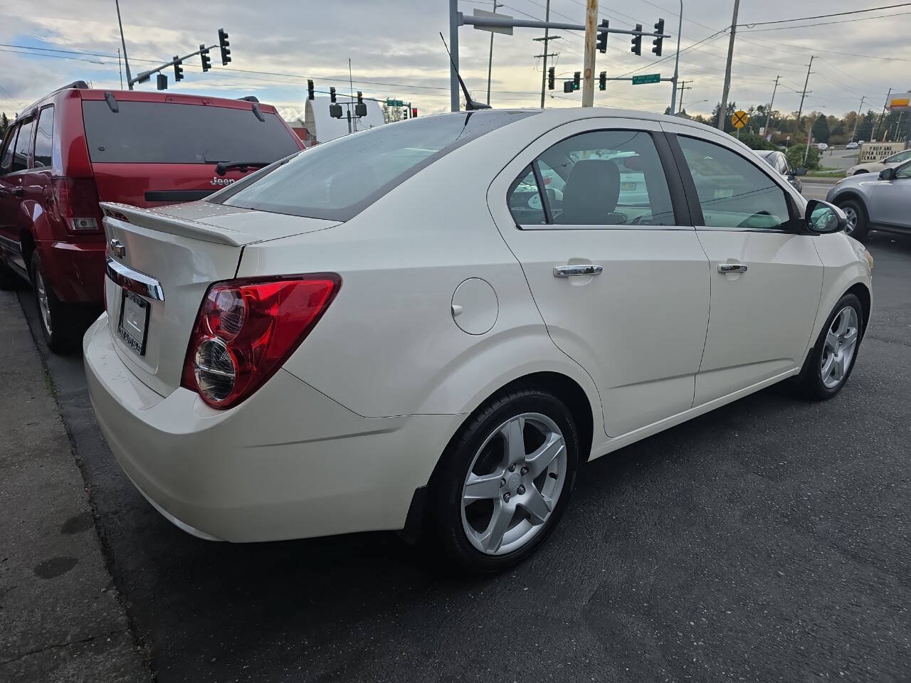 Used 2013 Chevrolet Sonic LTZ FWD image 6