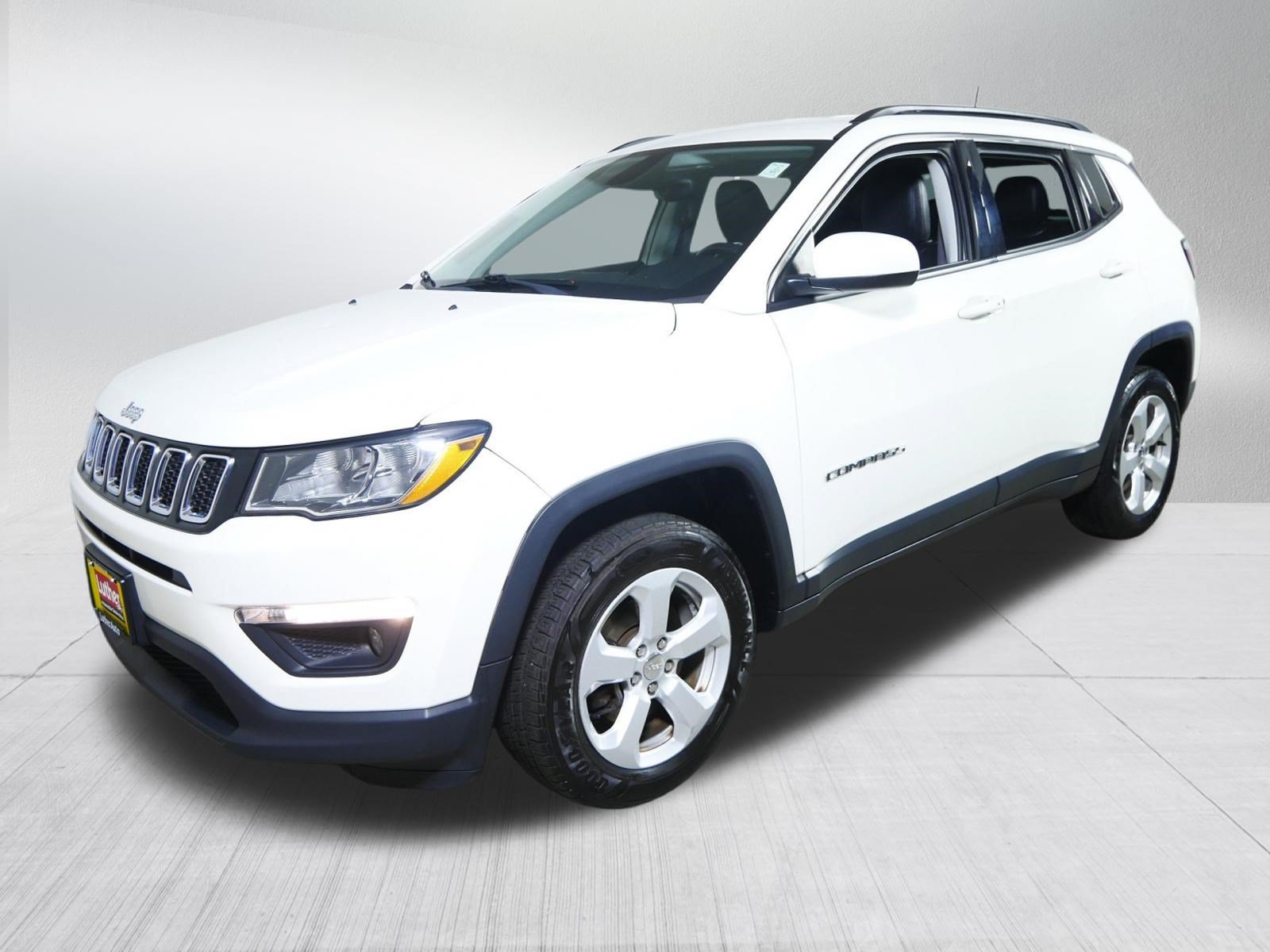 Used 2018 Jeep Compass Latitude w/ Popular Equipment Group AWD/4WD image 3