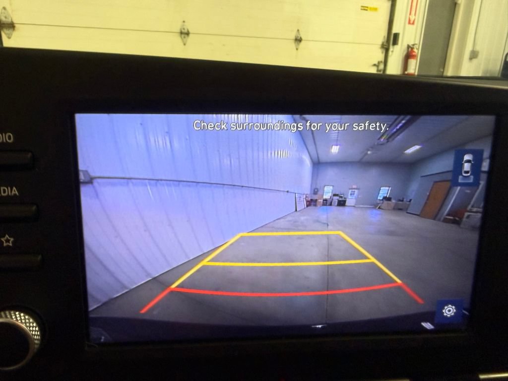 Used 2022 Hyundai Elantra SE FWD image 33