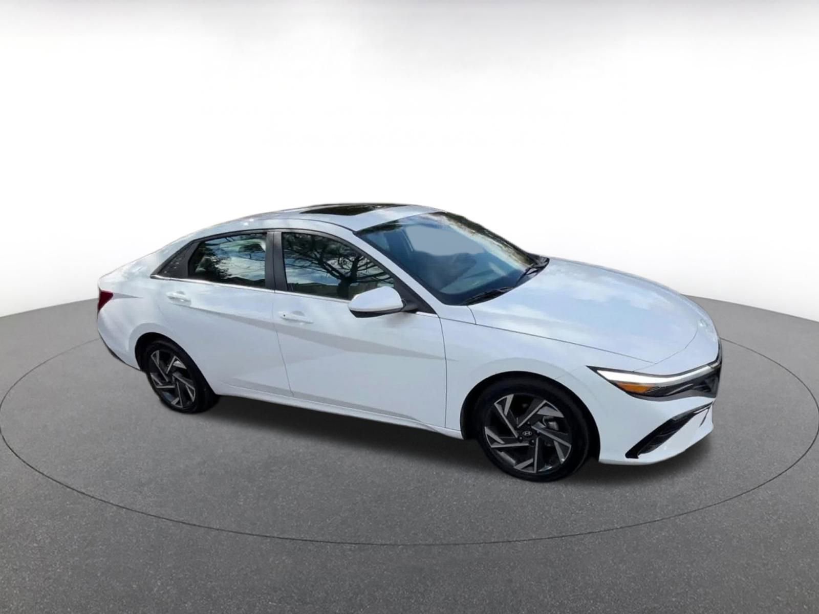 Used 2025 Hyundai Elantra SEL video 2
