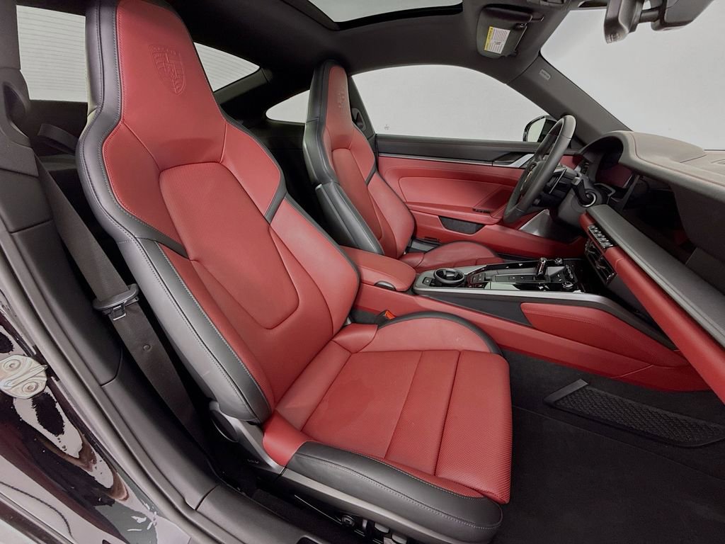 Certified 2025 Porsche 911 Carrera RWD image 31