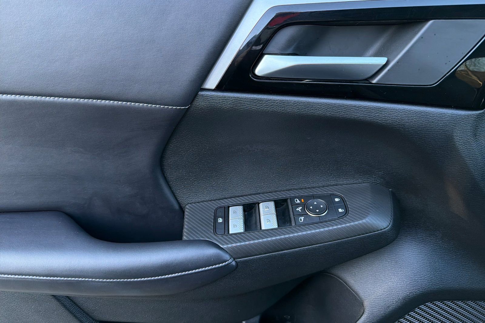 Used 2024 Mitsubishi Outlander SE image 11