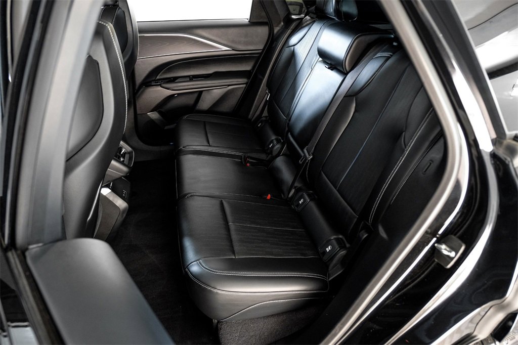 Used 2024 Cadillac Lyriq Luxury w/ LPO, Floor Liner Package image 39