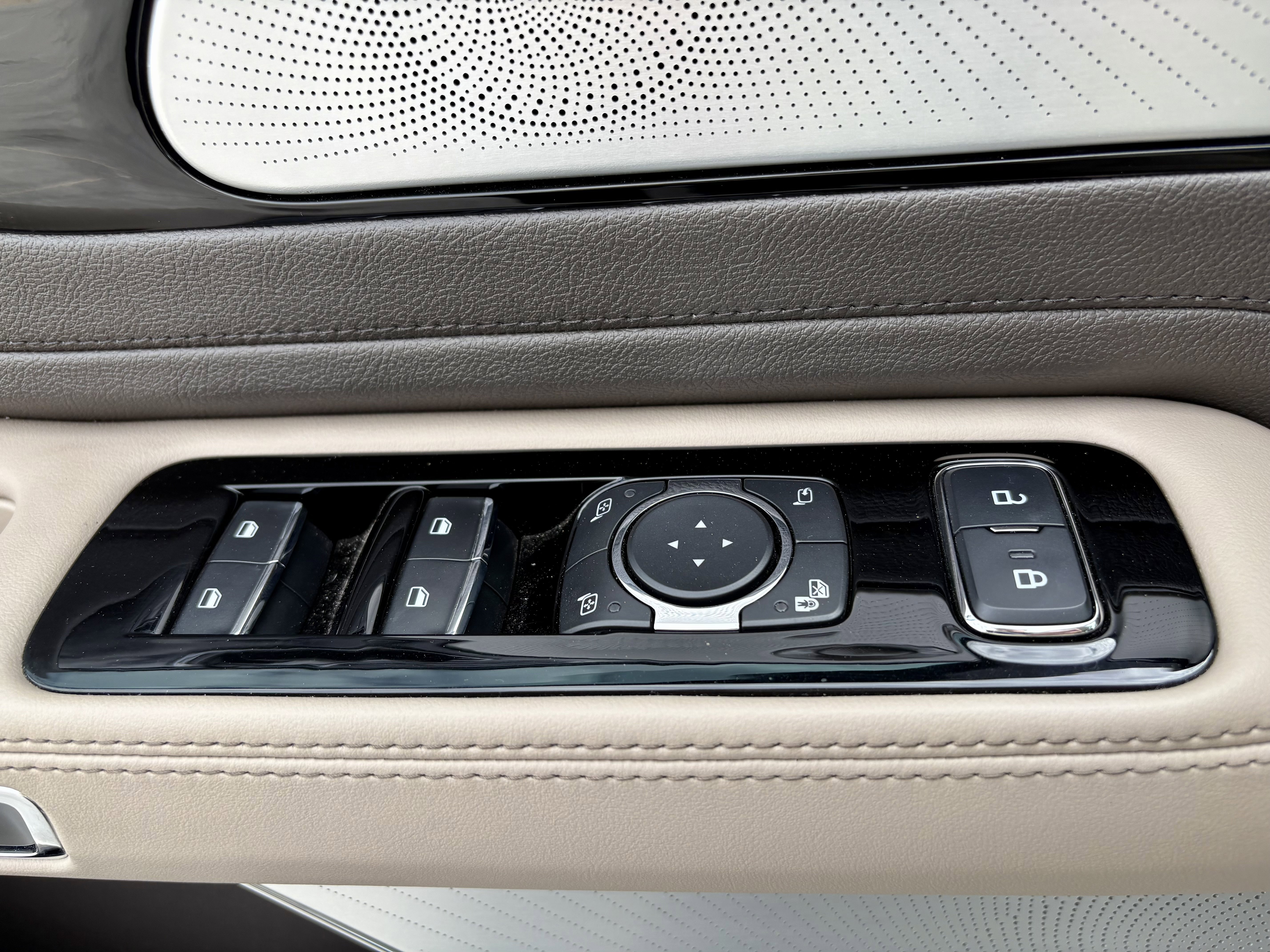 Used 2020 Lincoln Aviator Reserve w/ Equipment Group 201A image 13