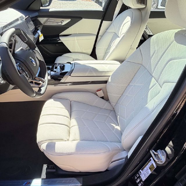 New 2027 BMW 740i xDrive w/ Executive Package AWD/4WD image 14