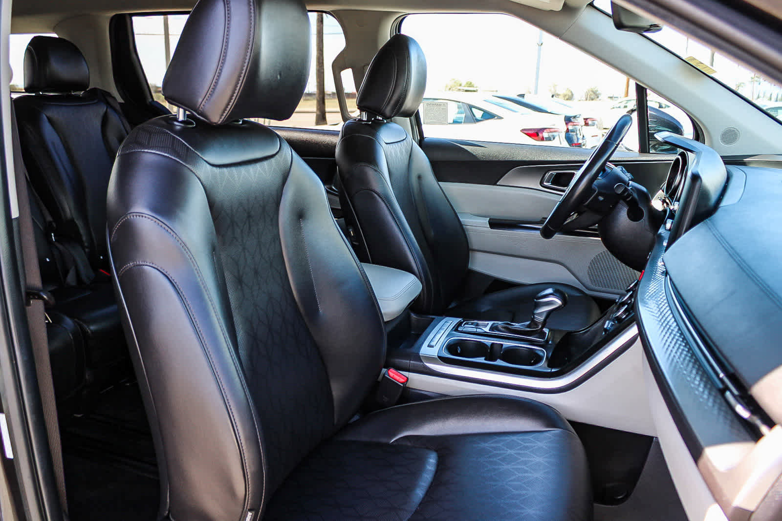 Used 2024 Kia Carnival LX image 16