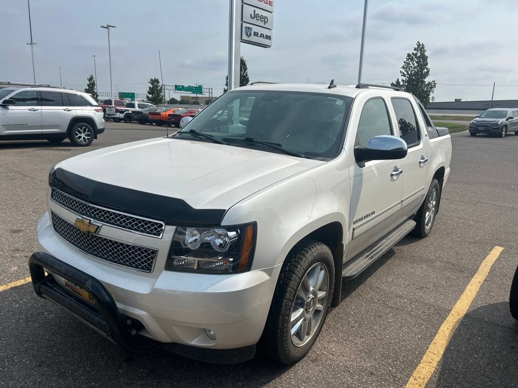 Used 2010 Chevrolet Avalanche LTZ AWD/4WD image 3