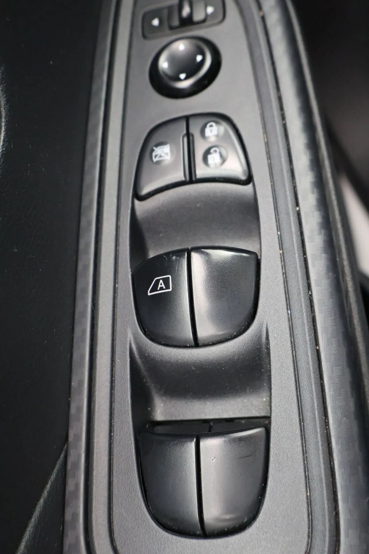 Used 2024 Nissan Versa SV FWD image 17