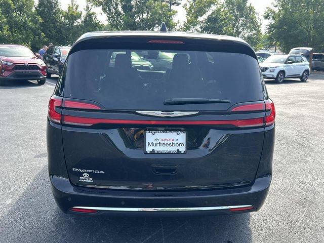 Used 2025 Chrysler Pacifica Select FWD image 5