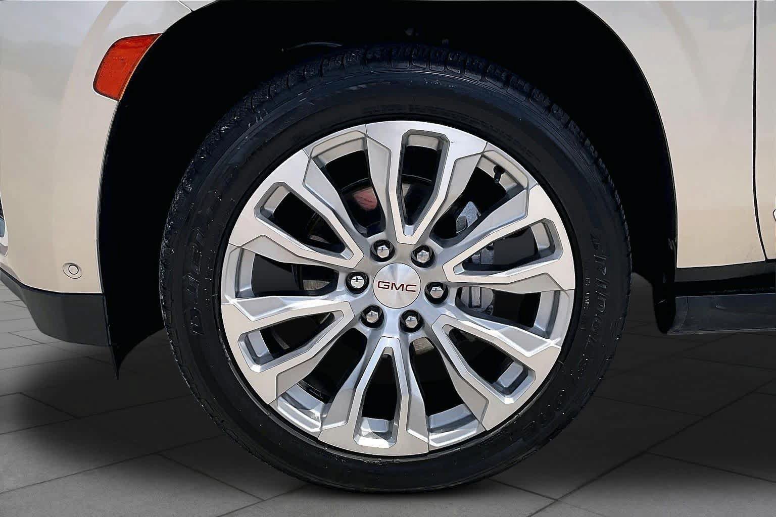 Used 2023 GMC Yukon Denali AWD/4WD image 11