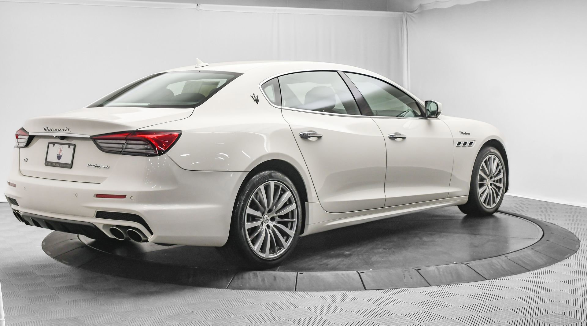 Used 2022 Maserati Quattroporte Modena Q4 image 8
