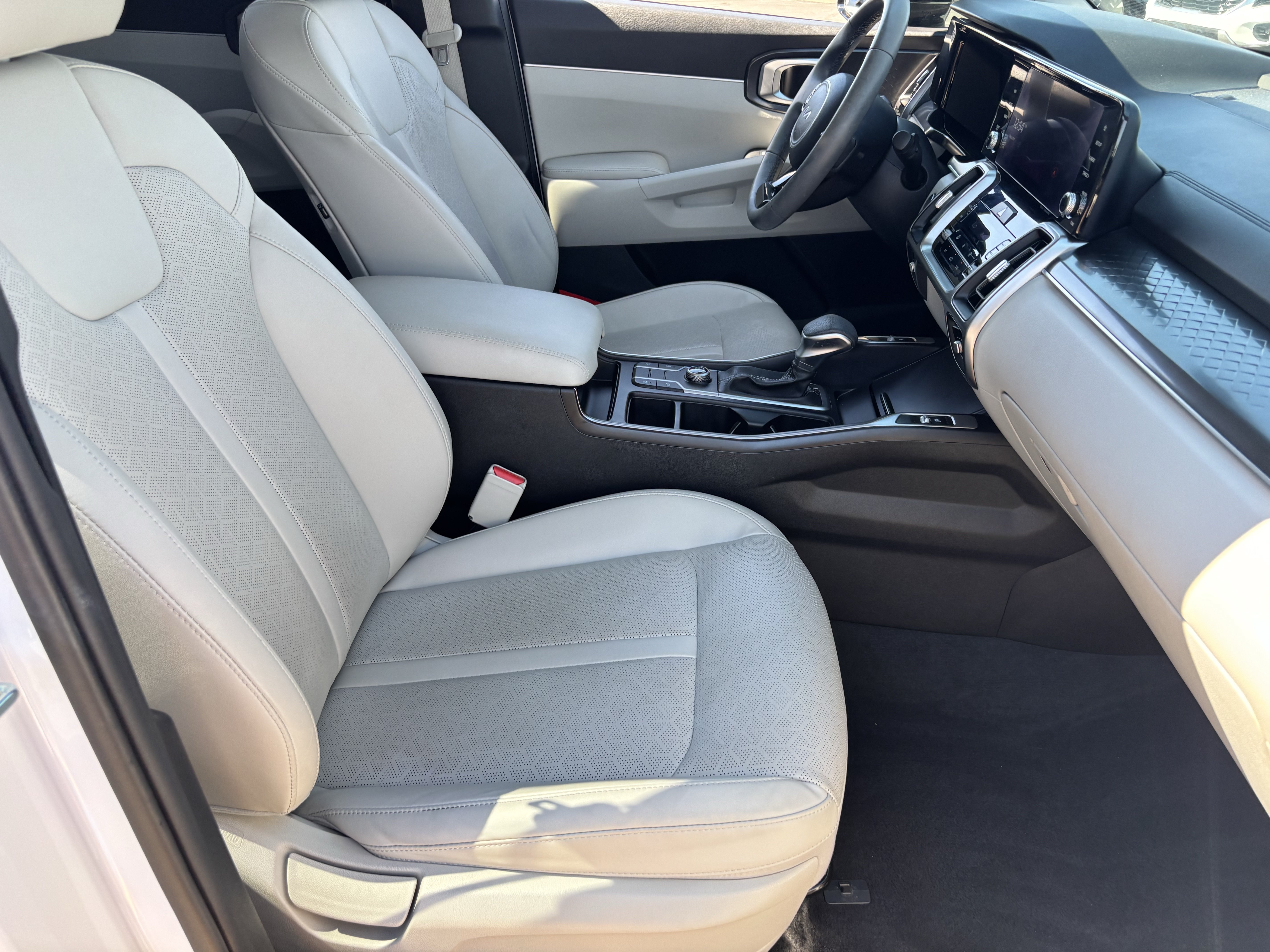 Certified 2023 Kia Sorento S w/ Panoramic Sunroof Package FWD image 9