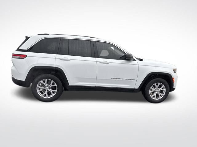 Used 2022 Jeep Grand Cherokee Limited w/ Luxury Tech Group II image 8