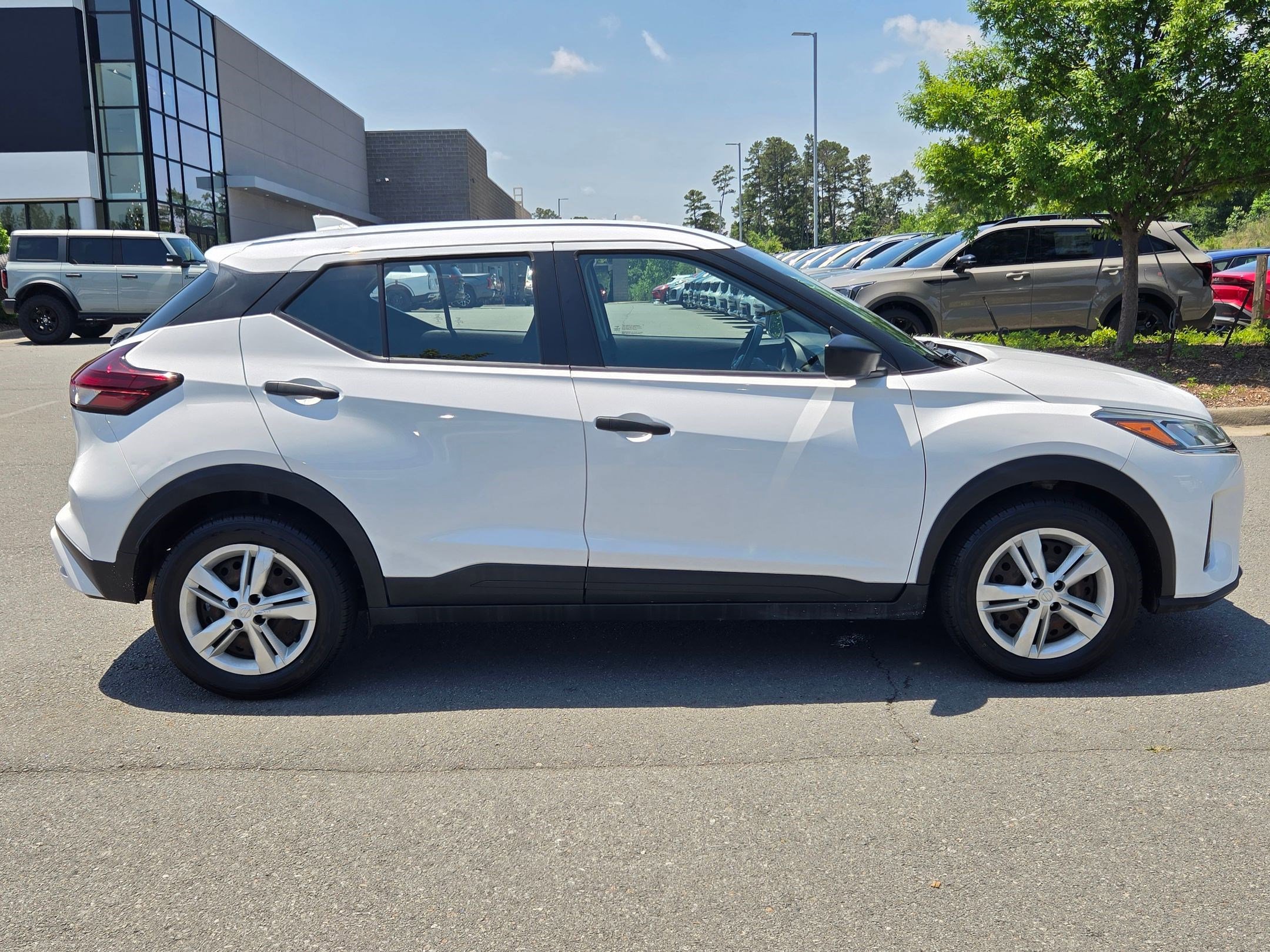 Used 2022 Nissan Kicks S FWD image 8