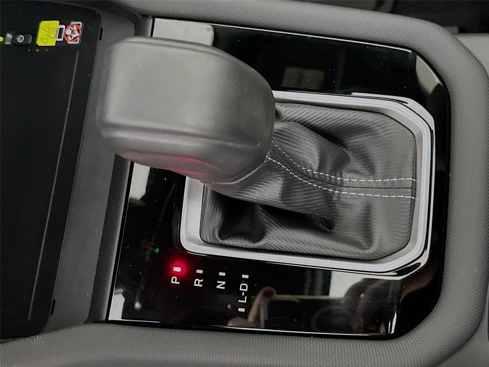 Used 2025 Subaru Forester Premium w/ Convenience Package #2 image 15