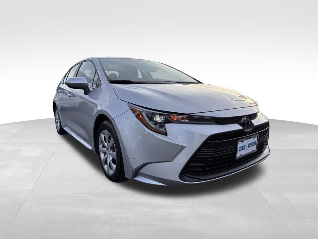 Used 2024 Toyota Corolla LE FWD image 1