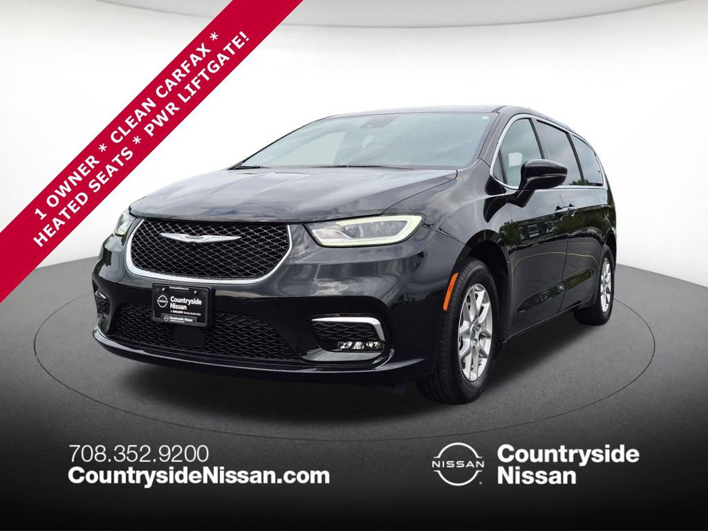 Used 2025 Chrysler Pacifica Select