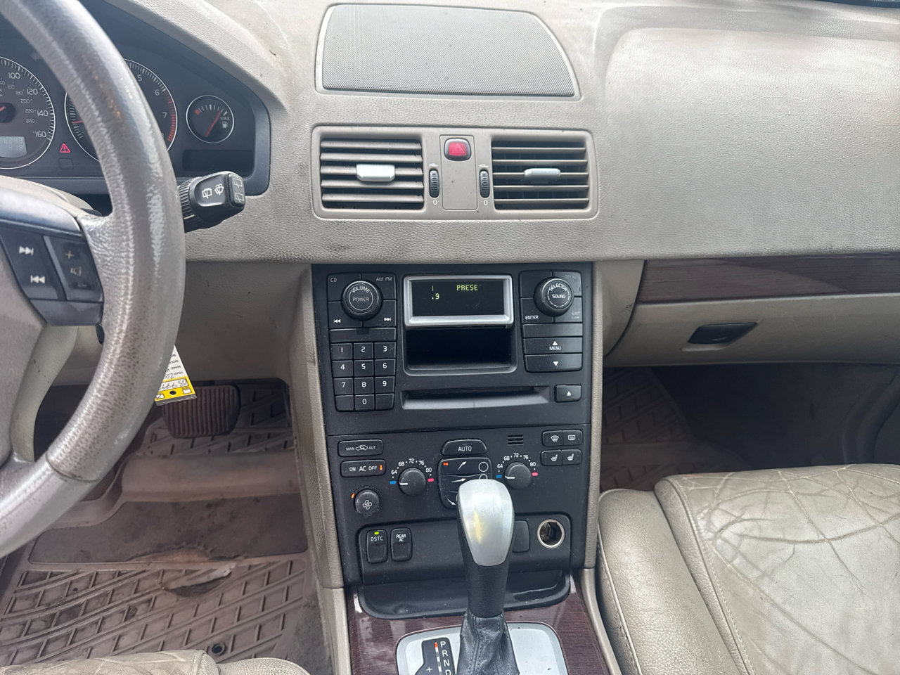 Used 2004 Volvo XC90 2.5T image 10