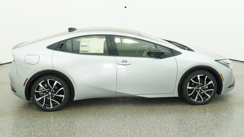 New 2027 Toyota Prius Plug-In Hybrid FWD image 14
