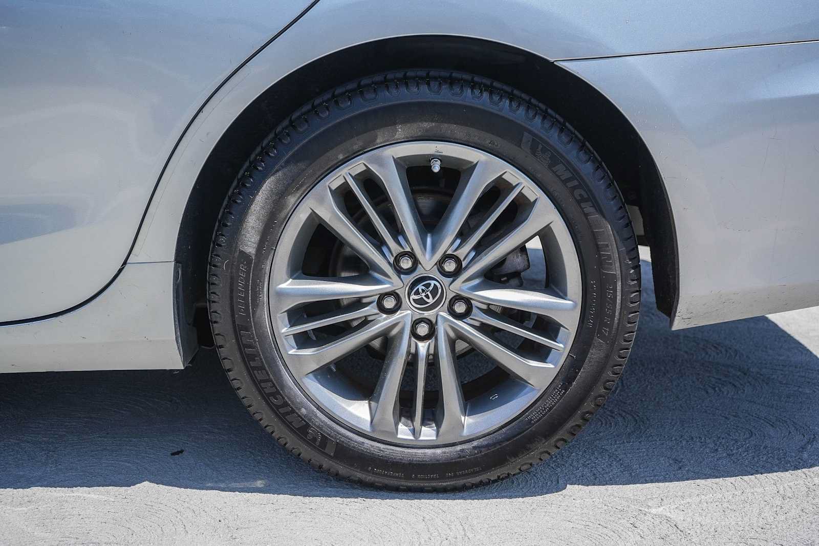 Used 2015 Toyota Camry SE FWD image 7