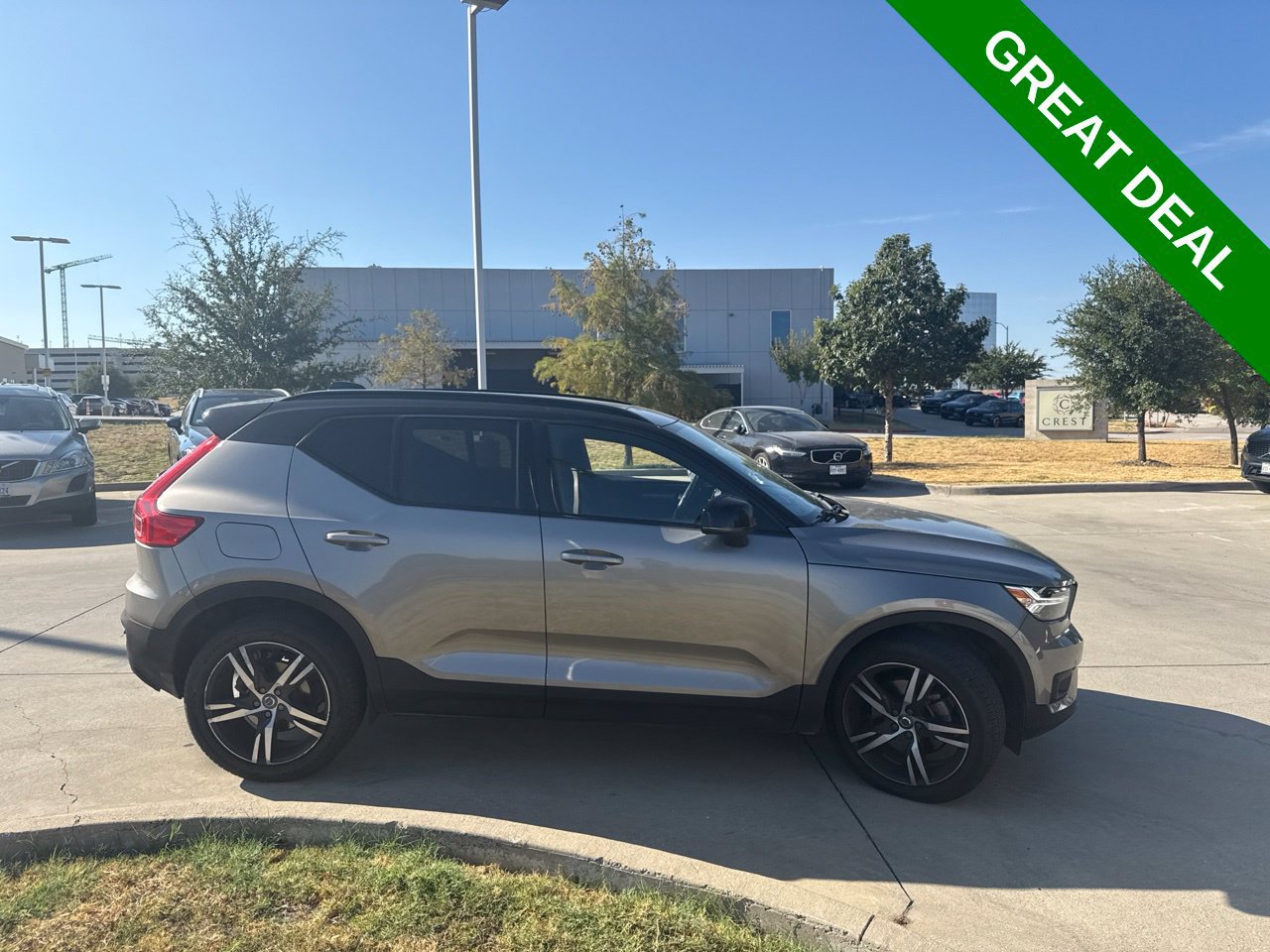 Used 2022 Volvo XC40 T4 R-Design FWD image 8