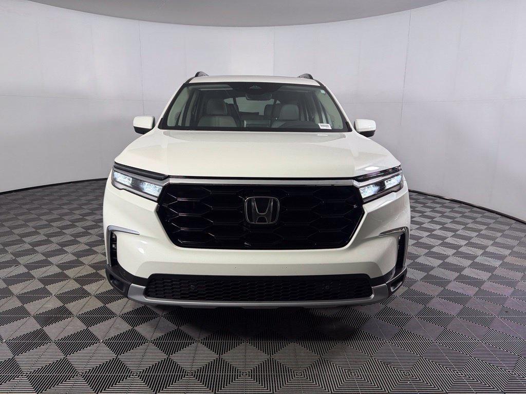 Used 2023 Honda Pilot Touring image 2