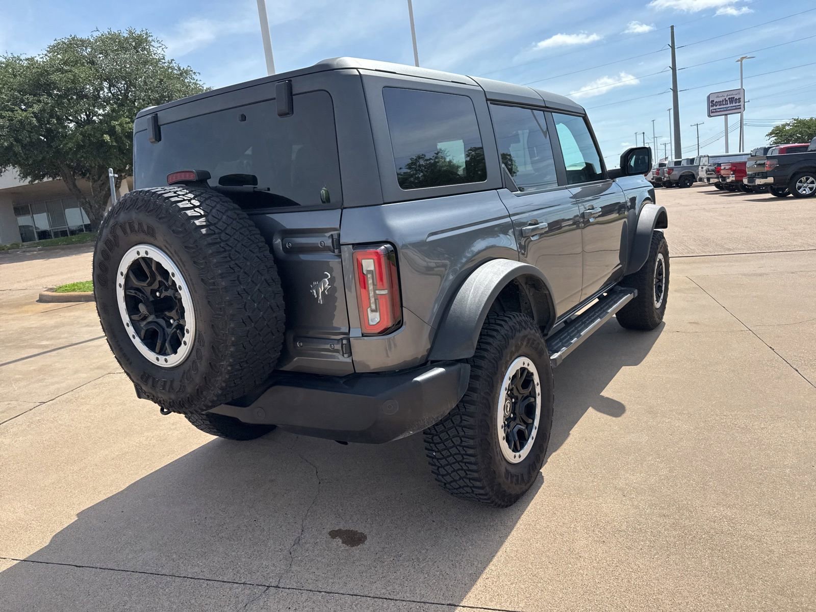 Used 2023 Ford Bronco Outer Banks w/ Sasquatch Package AWD/4WD image 7