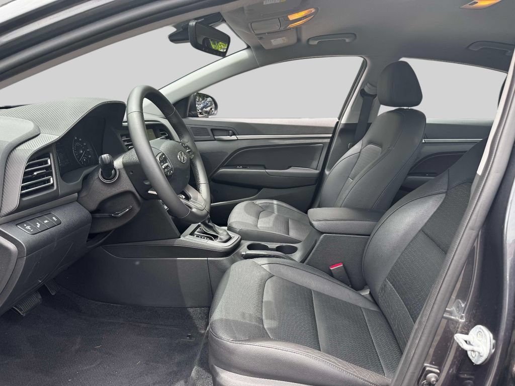 Used 2020 Hyundai Elantra Limited w/ Cargo Package (C1) FWD image 17