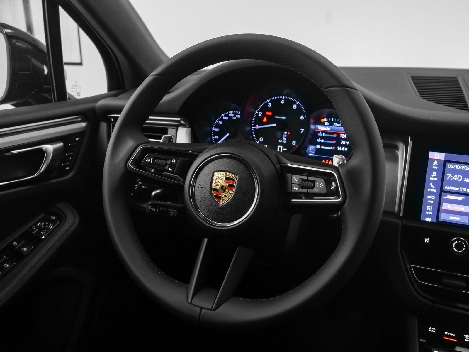 Certified 2025 Porsche Macan image 27