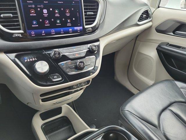 Used 2022 Chrysler Pacifica Touring-L image 32