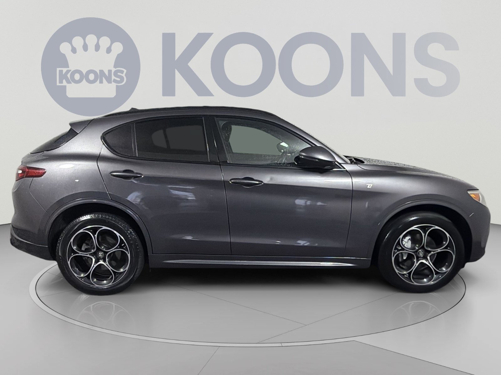 Used 2023 Alfa Romeo Stelvio Ti AWD/4WD image 8