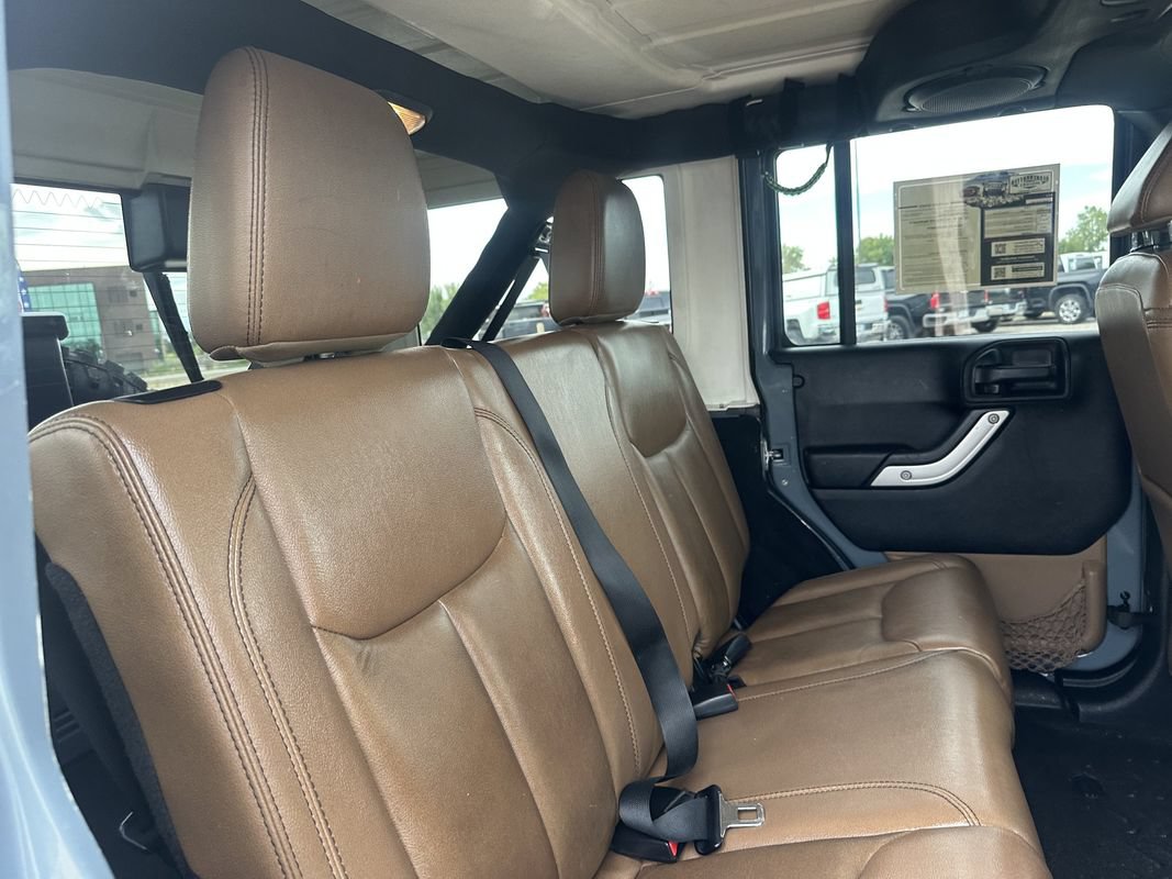Used 2014 Jeep Wrangler Unlimited Sahara w/ Connectivity Group AWD/4WD image 24