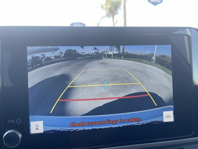 Used 2025 Toyota Camry SE FWD image 14