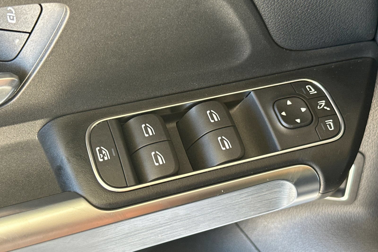 Certified 2025 Mercedes-Benz EQB 250+ image 13