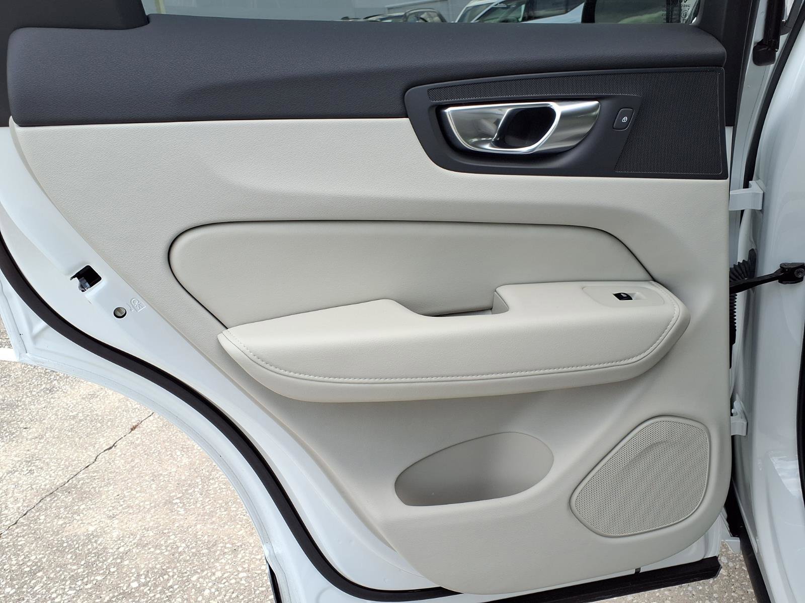 Certified 2025 Volvo XC60 B5 Core w/ Protection Package AWD/4WD image 18