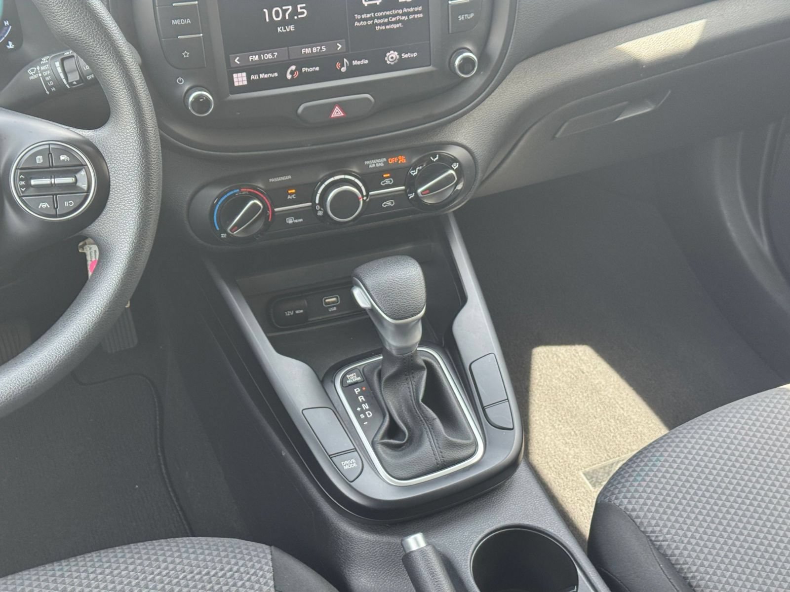 Used 2025 Kia Soul LX w/ LX Technology Package FWD image 38