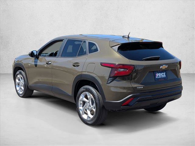 Used 2024 Chevrolet Trax LS w/ LS Convenience Package image 8