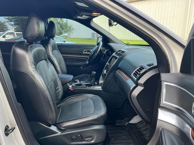 Used 2019 Ford Explorer Limited w/ Class III Trailer Tow Package AWD/4WD image 24