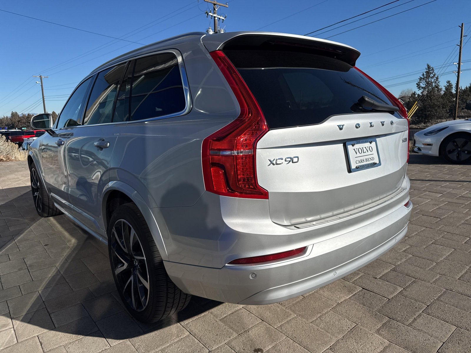 Used 2022 Volvo XC90 T6 Momentum w/ Advanced Package image 4