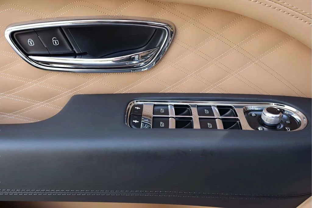 Used 2023 Bentley Bentayga Extended Wheelbase AWD/4WD image 13