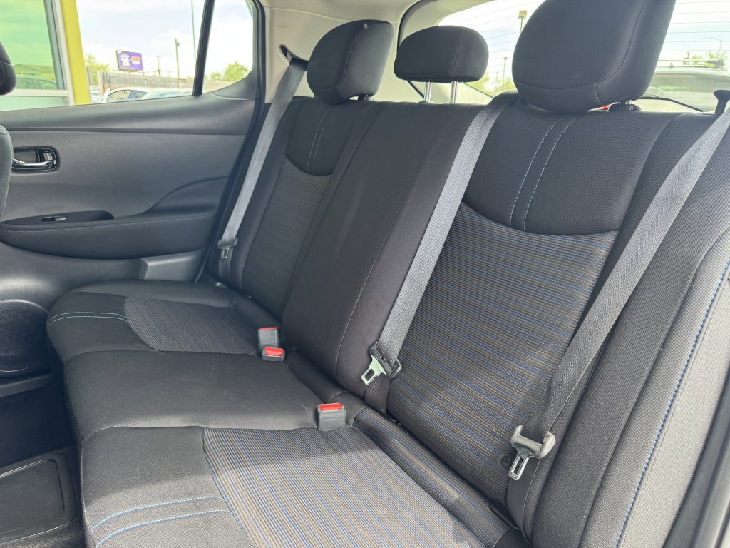Used 2022 Nissan Leaf SV image 32