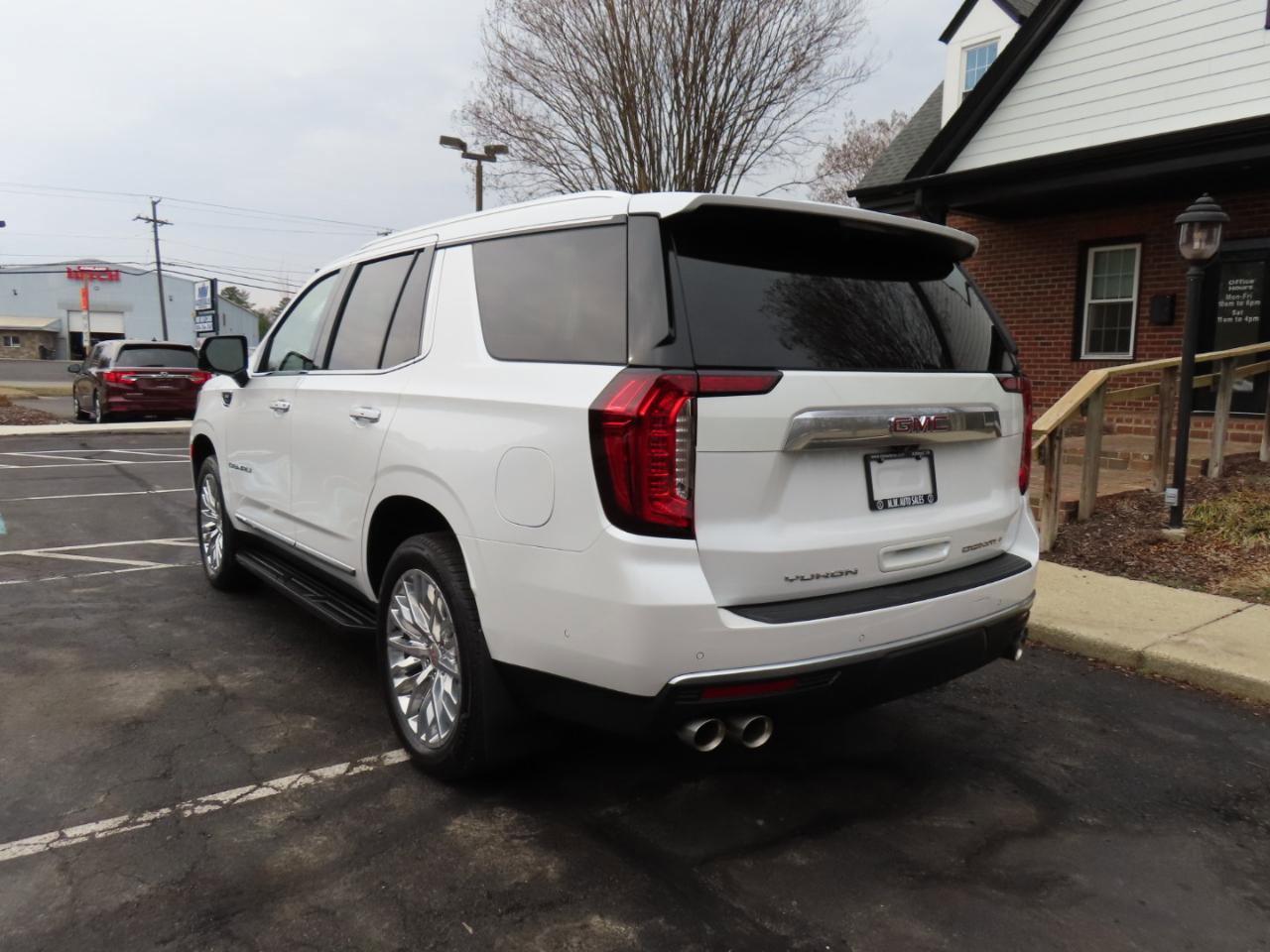Used 2024 GMC Yukon Denali w/ Advanced Technology Package image 5