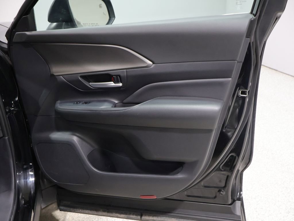 Used 2025 Toyota Grand Highlander AWD image 24