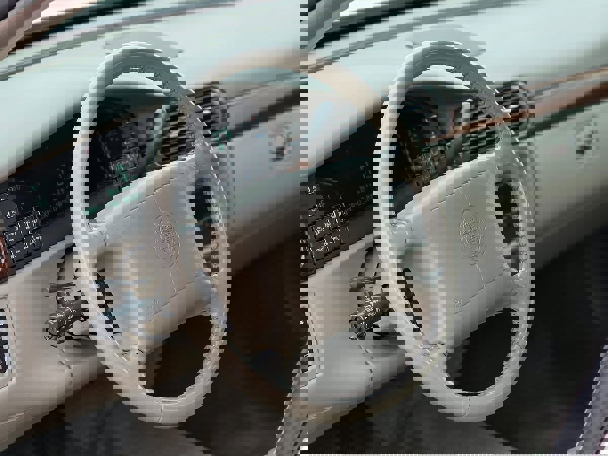 Used 1997 Cadillac De Ville D'Elegance w/ Safety/Security Pkg image 14