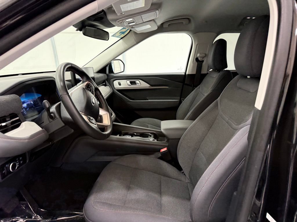 Certified 2025 Ford Explorer Active AWD/4WD image 12