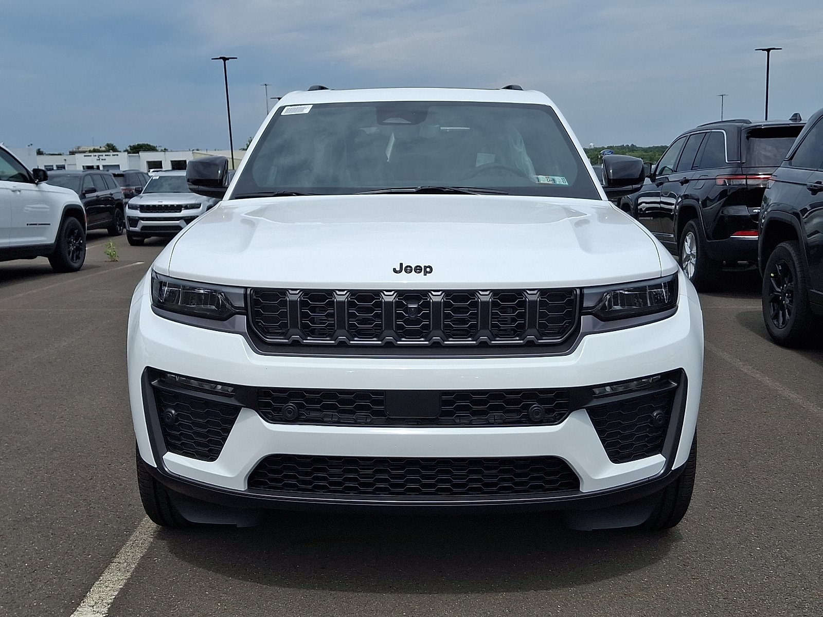 New 2026 Jeep Grand Cherokee Limited AWD/4WD image 2