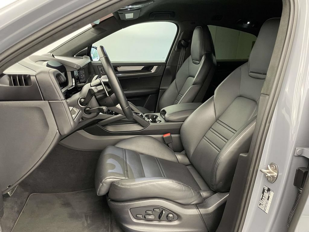 Certified 2024 Porsche Cayenne Turbo GT AWD/4WD image 5