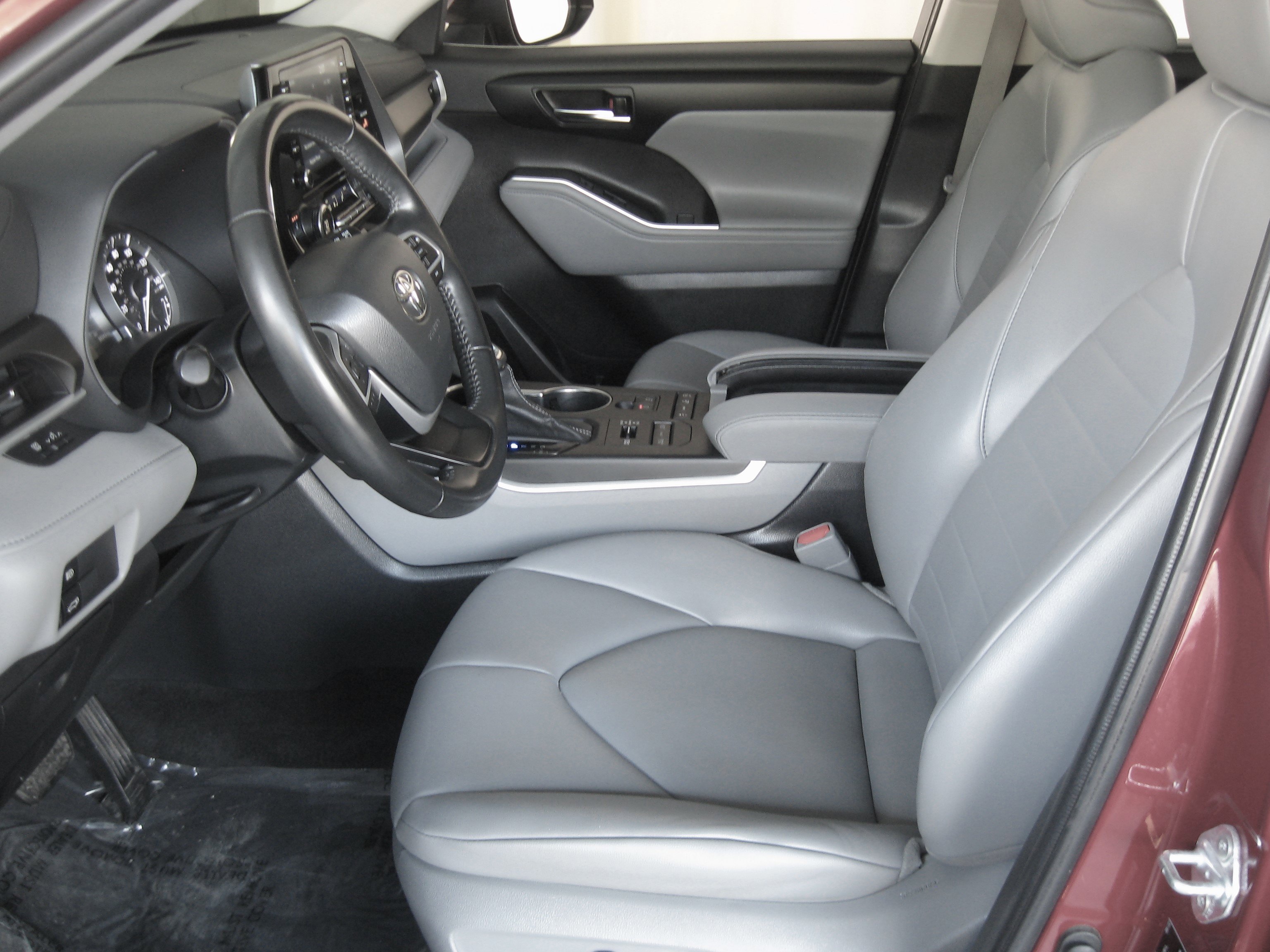 Used 2022 Toyota Highlander XLE image 8